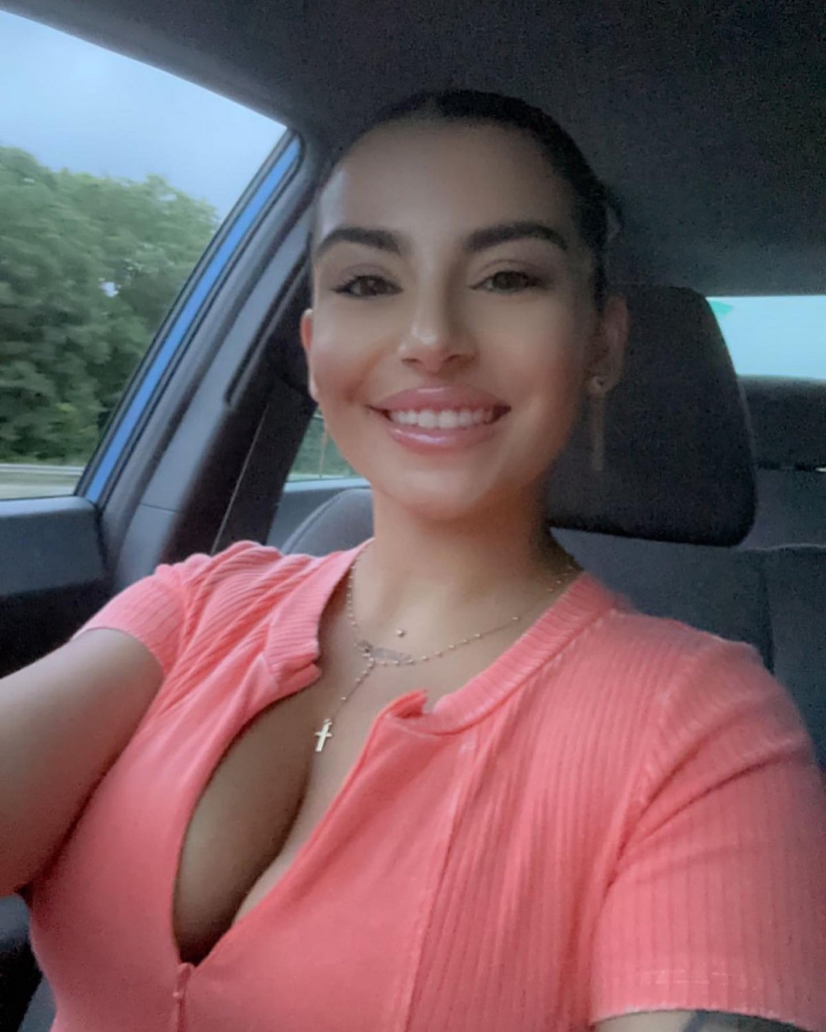 Young MILF (Non-nude) #D1do9iw6