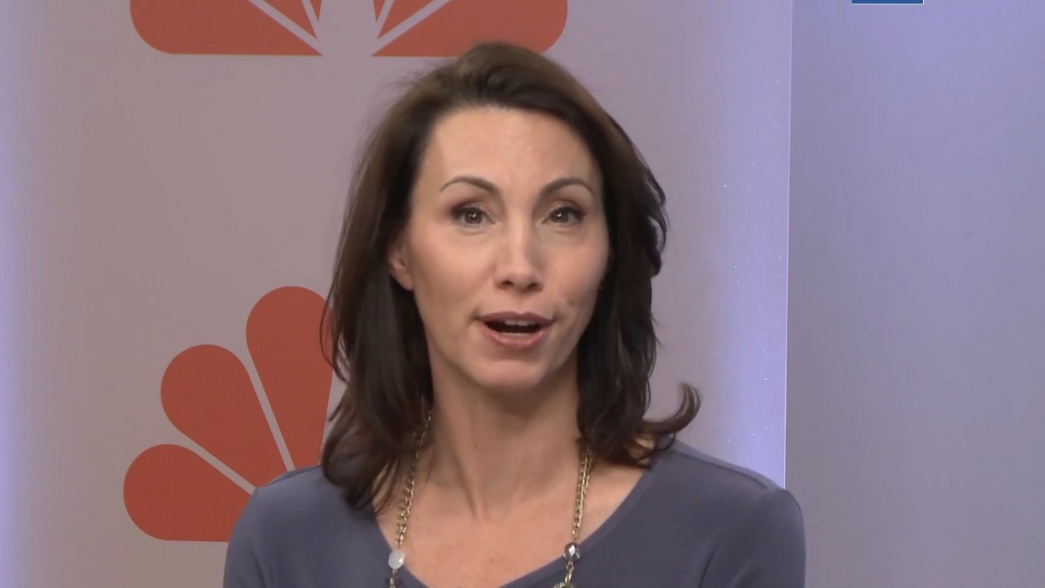 Reporter Betsy Kling Screencaps #5JM0AuKI