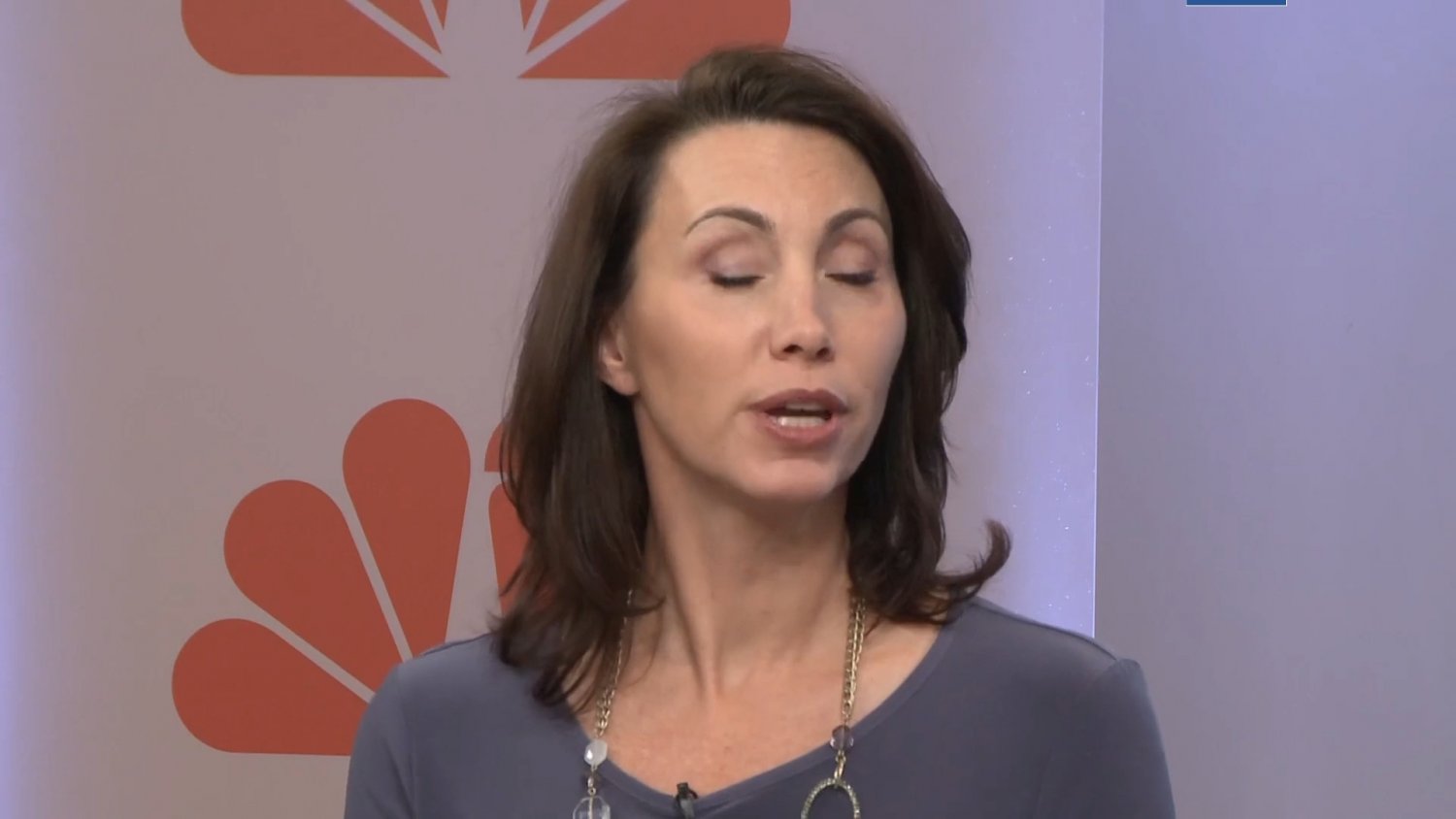 Reporter Betsy Kling Screencaps #AWC2fhvD