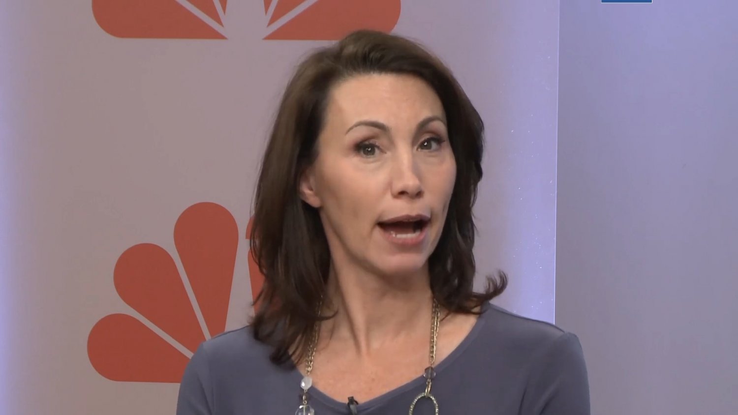 Reporter Betsy Kling Screencaps #J3c9bYmc