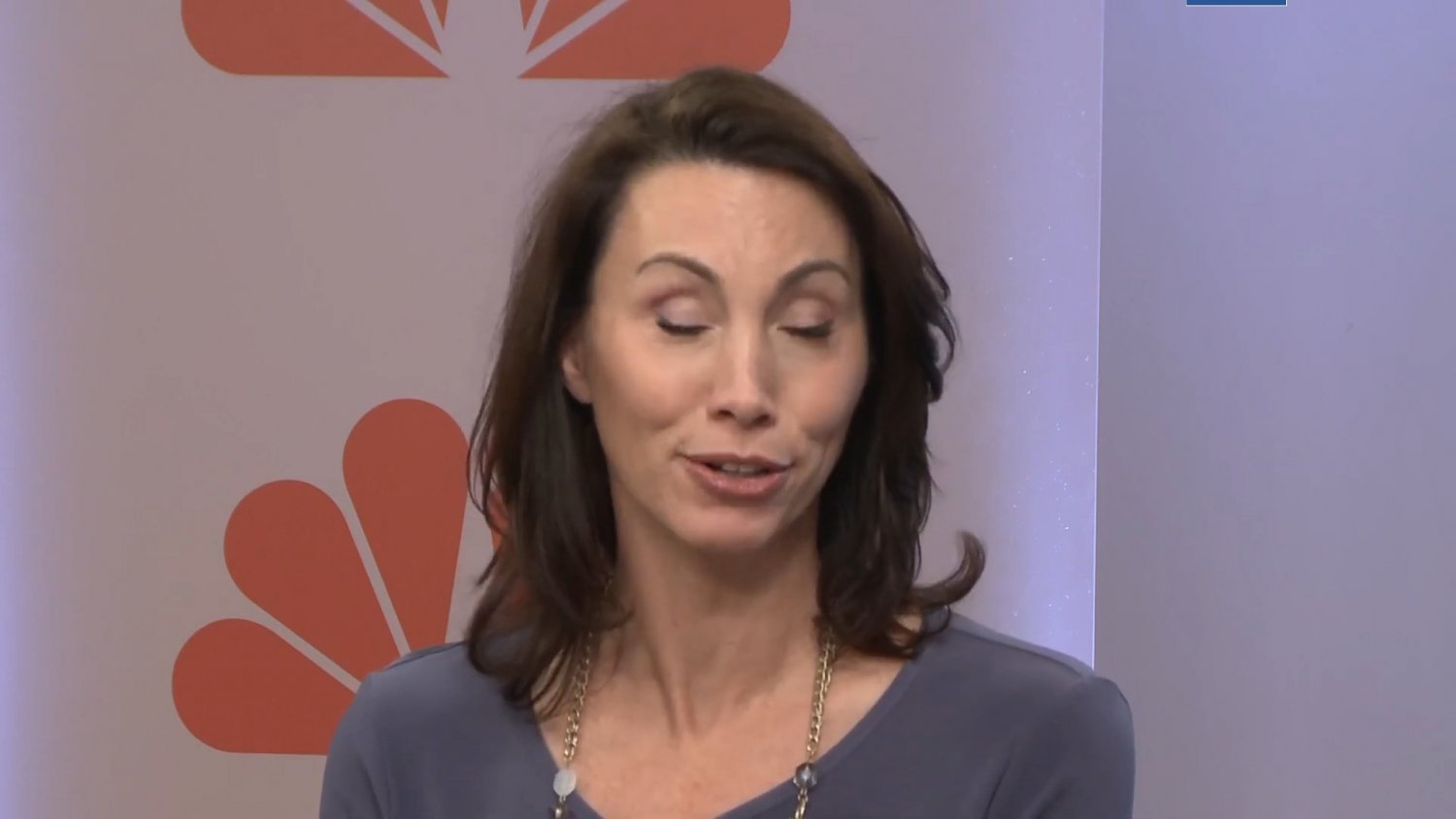 Reporter Betsy Kling Screencaps #QyVeTF39