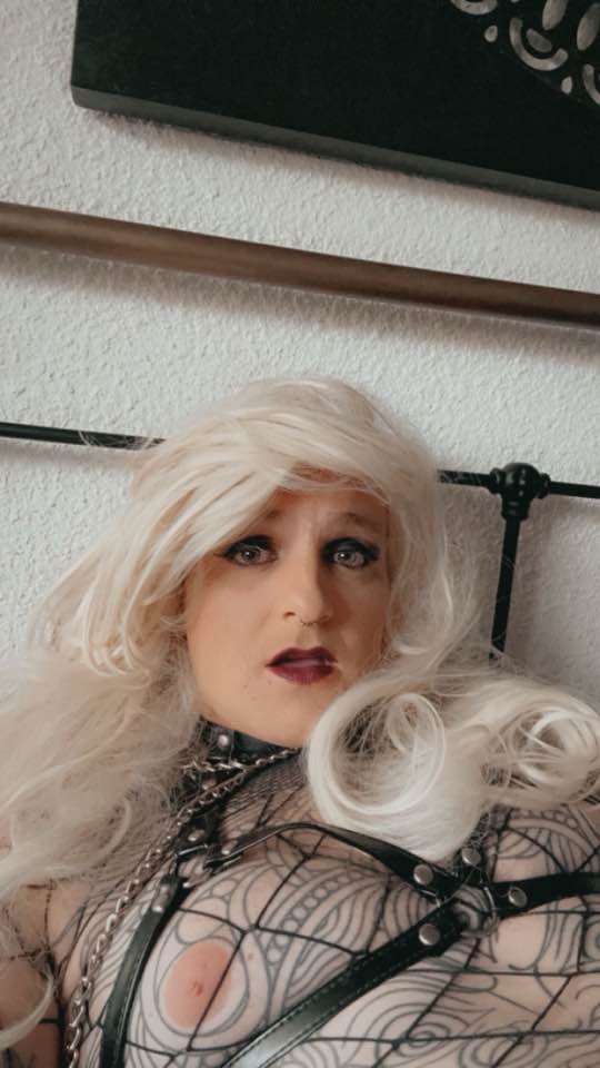 Tattooed Sissy Nikki can´t stop showing off for men. She loves Captions. Kik: sissysam4training (3.) #JmhJqZkx